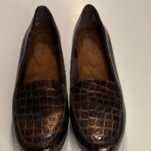 Soft Style Dark Brown Crocodile Flats